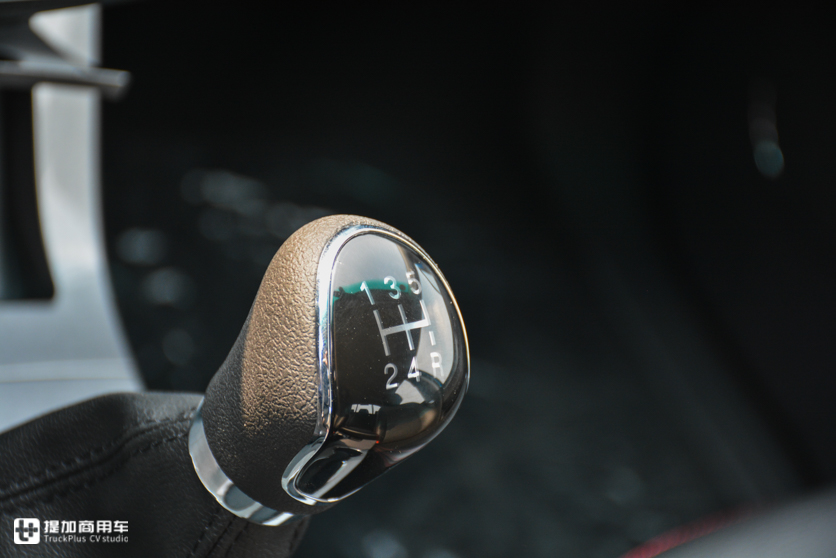 货箱没有凸起的轮拱,配置堪比乘用车,帅铃T6创客精英版皮卡实拍 - 第18张 - 提加商用车网 货箱没有凸起的轮拱,配置堪比乘用车,帅铃T6创客精英版皮卡实拍 - 第18张