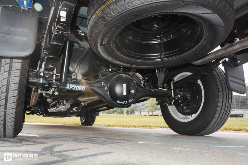 货箱没有凸起的轮拱,配置堪比乘用车,帅铃T6创客精英版皮卡实拍 - 第23张 - 提加商用车网 货箱没有凸起的轮拱,配置堪比乘用车,帅铃T6创客精英版皮卡实拍 - 第23张