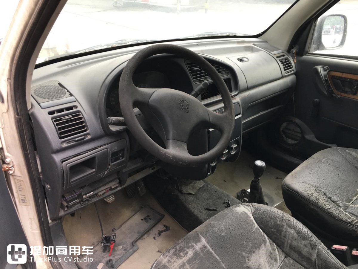 在国内很少见的VAN式货车,法国标致Partner实拍 - 第15张 - 提加商用车网 在国内很少见的VAN式货车,法国标致Partner实拍 - 第15张