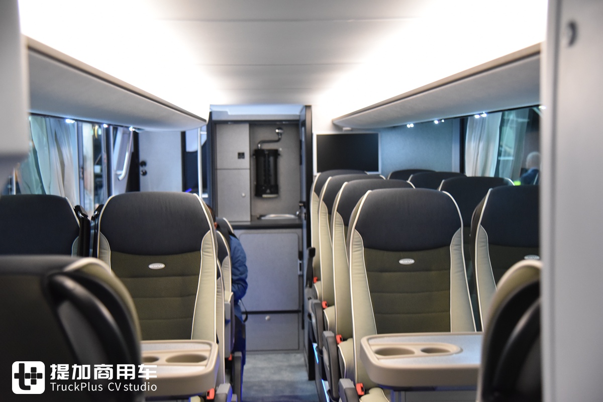 这是目前最高端豪华的双层大巴？尼奥普兰最新款Skyliner旗舰客车实拍 - 第14张