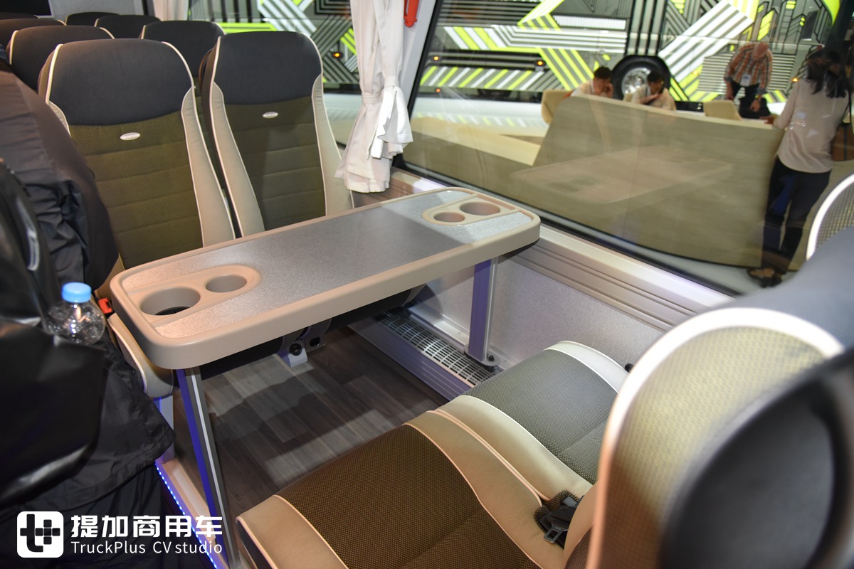 这是目前最高端豪华的双层大巴？尼奥普兰最新款Skyliner旗舰客车实拍 - 第15张