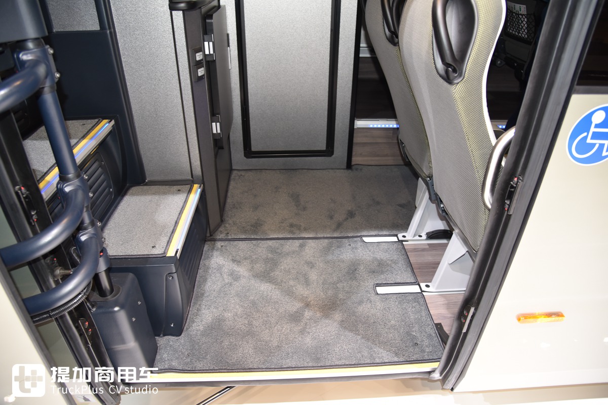 这是目前最高端豪华的双层大巴？尼奥普兰最新款Skyliner旗舰客车实拍 - 第16张