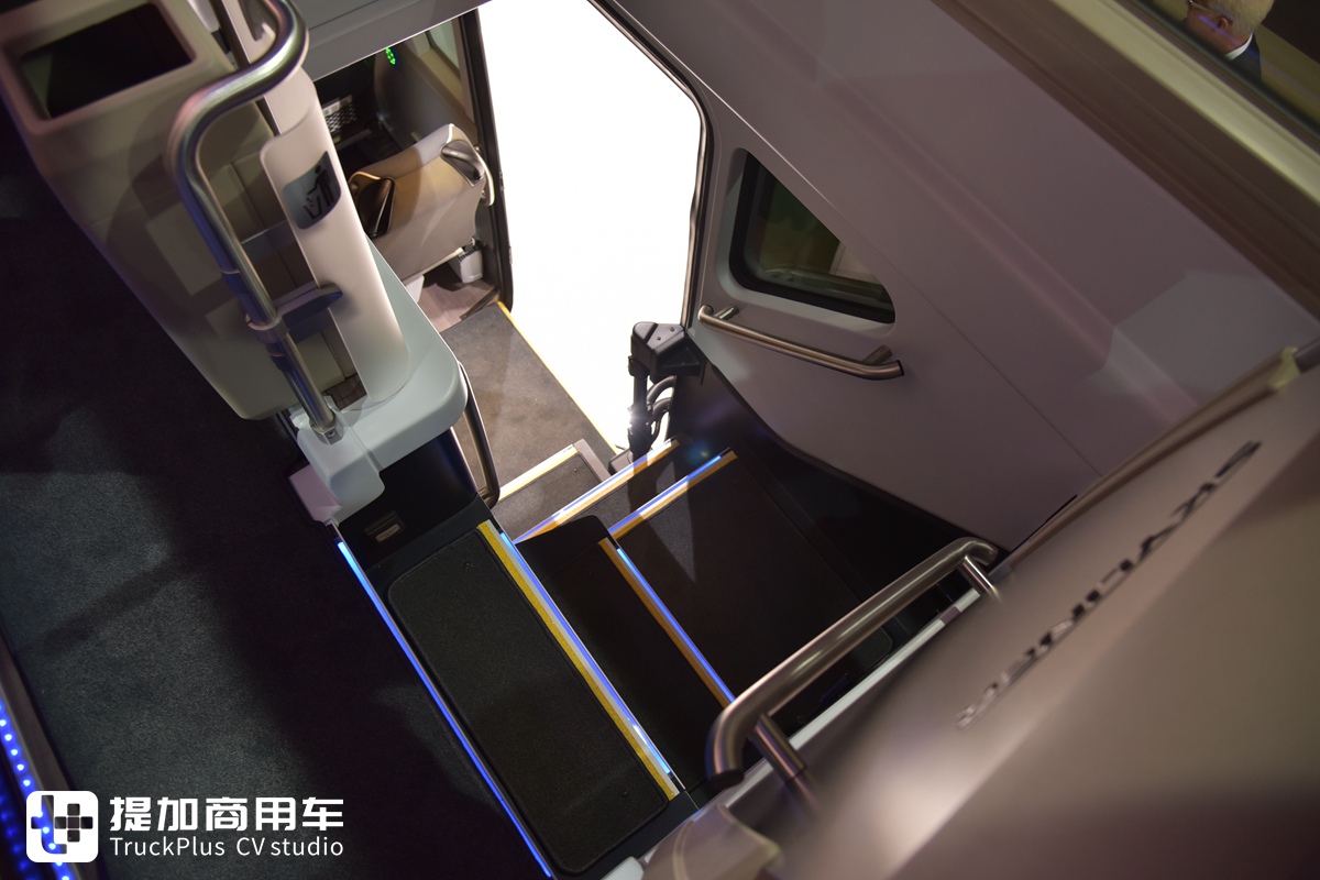 这是目前最高端豪华的双层大巴？尼奥普兰最新款Skyliner旗舰客车实拍 - 第20张