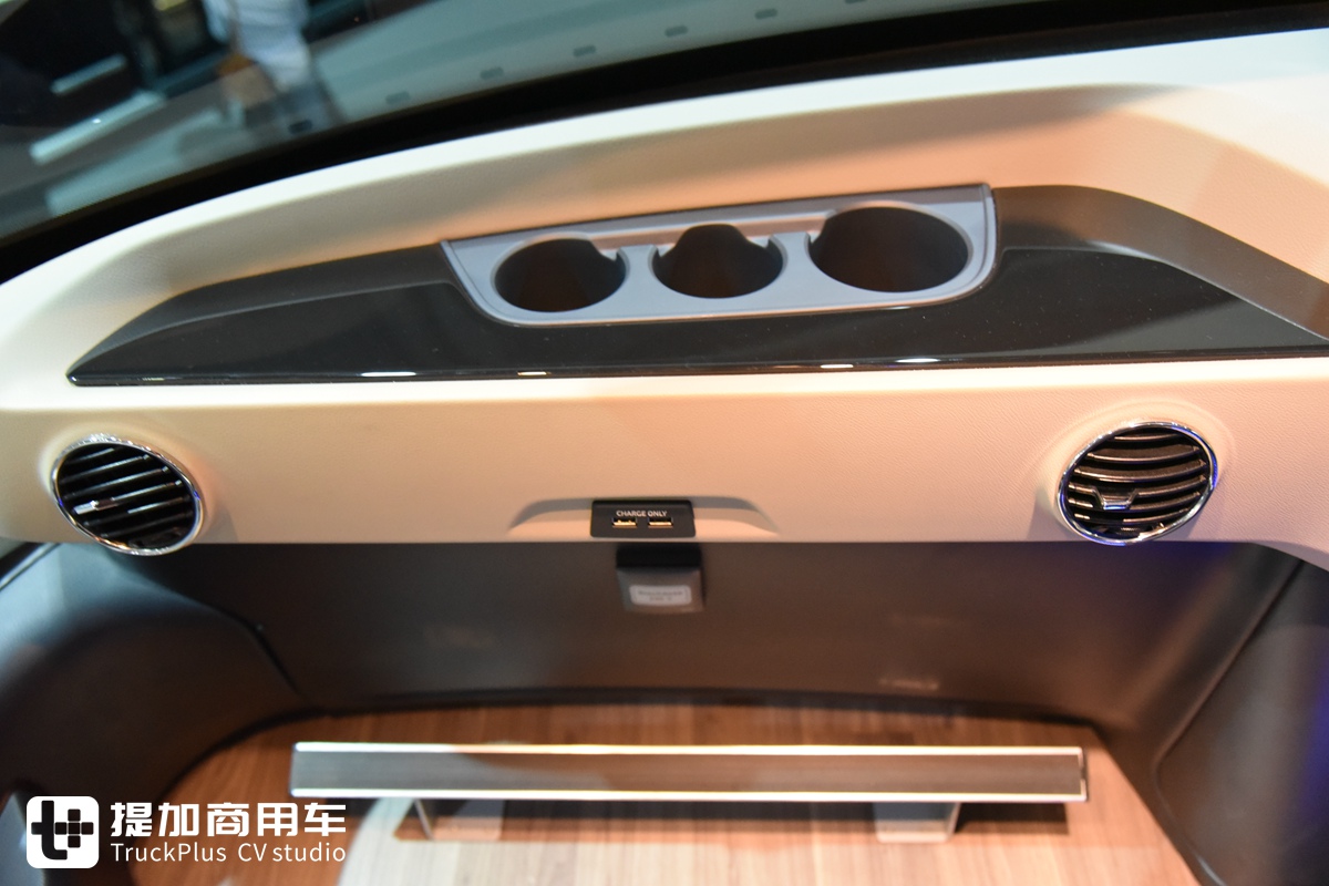 这是目前最高端豪华的双层大巴？尼奥普兰最新款Skyliner旗舰客车实拍 - 第23张