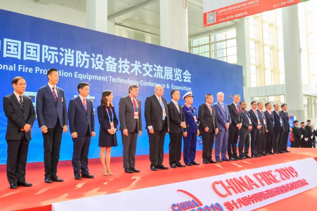 成就军工品质，中集联合卡车三款消防车助力“最美逆行”！ - 第1张