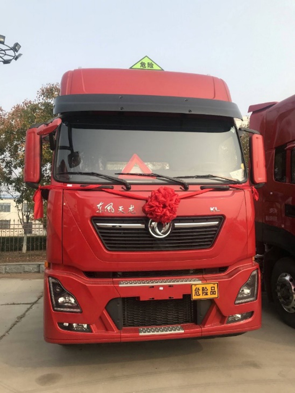 交车100辆!全国首批国六危化牵引车东风天龙KL交付中国石化 - 第3张 - 提加商用车网 交车100辆!全国首批国六危化牵引车东风天龙KL交付中国石化 - 第3张