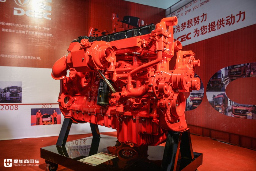 独家|配14升发动机,最大可选600马力,国六版东风天龙旗舰牵引车实拍