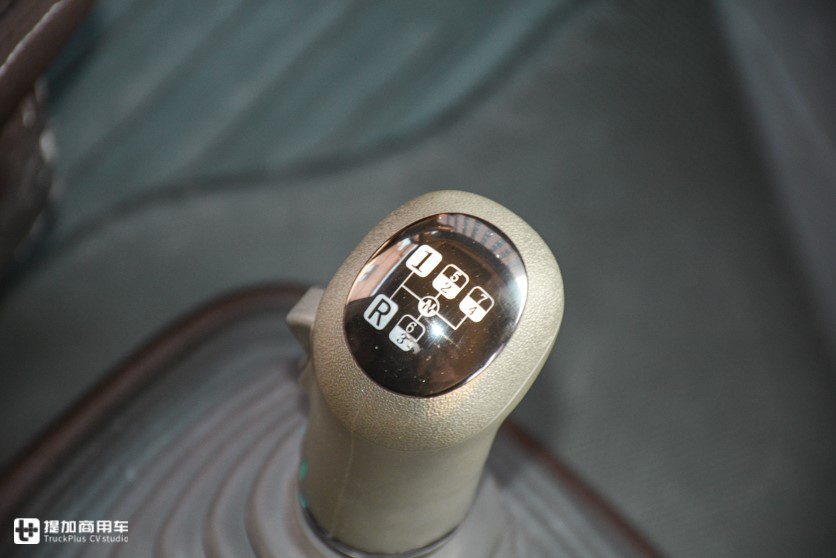 配14升发动机，最大可选600马力，国六版东风天龙旗舰牵引车实拍 - 第6张