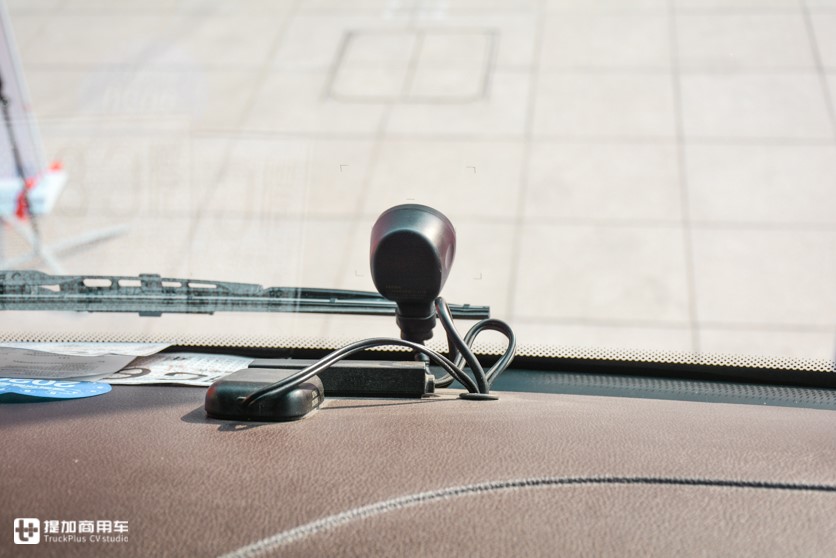 配14升发动机,最大可选600马力,国六版东风天龙旗舰牵引车实拍 - 第13张 - 提加商用车网 配14升发动机,最大可选600马力,国六版东风天龙旗舰牵引车实拍 - 第13张