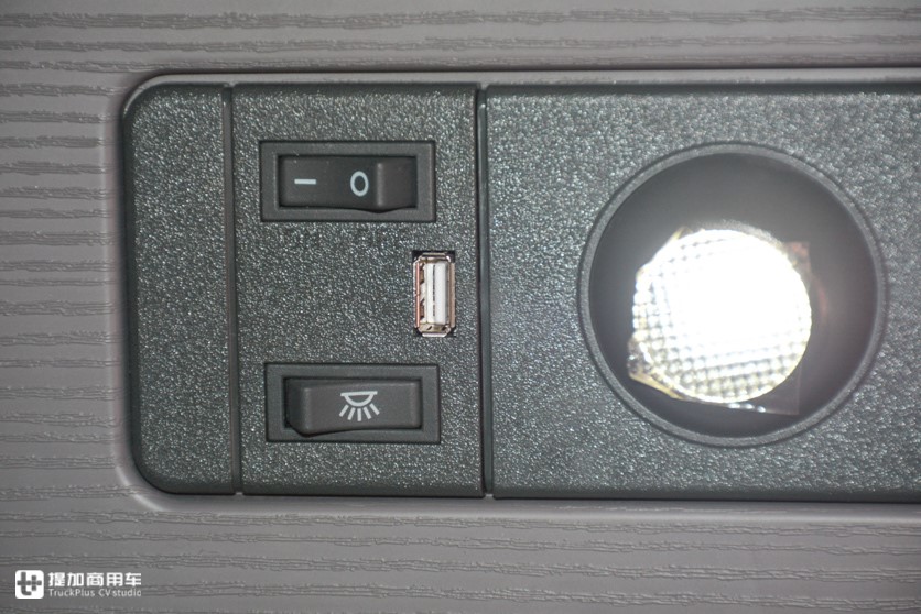 配14升发动机,最大可选600马力,国六版东风天龙旗舰牵引车实拍 - 第16张 - 提加商用车网 配14升发动机,最大可选600马力,国六版东风天龙旗舰牵引车实拍 - 第16张