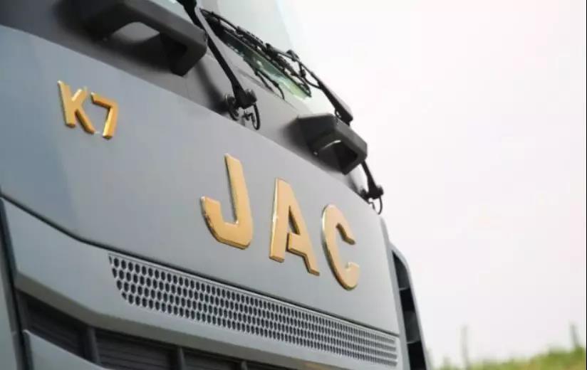 自动挡的格尔发K7预见了重卡发展趋势,你喜欢这样的卡车吗? - 第6张 - 提加商用车网 自动挡的格尔发K7预见了重卡发展趋势,你喜欢这样的卡车吗? - 第6张