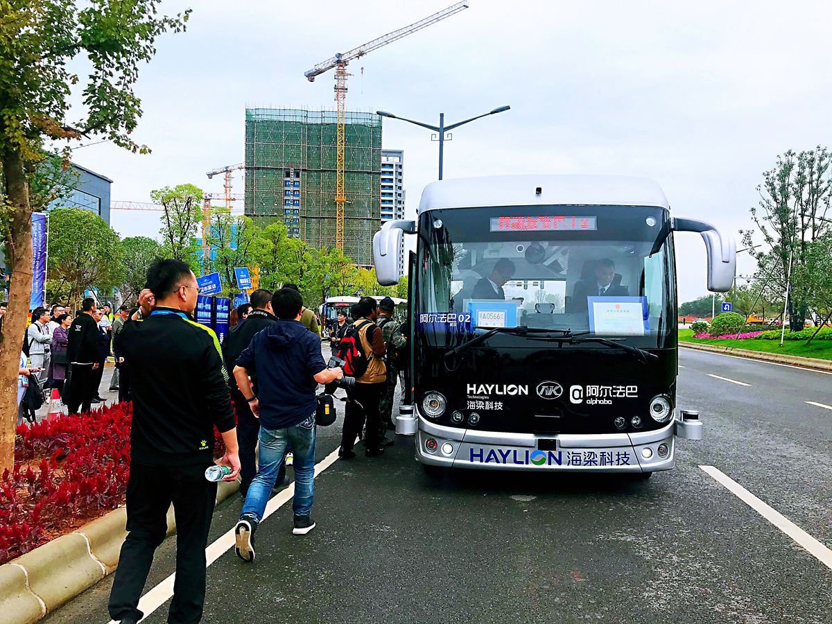 走进武汉智能网联汽车示范区,百名中外媒体为安凯智能驾驶客车打call - 第1张 - 提加商用车网 走进武汉智能网联汽车示范区,百名中外媒体为安凯智能驾驶客车打call - 第1张