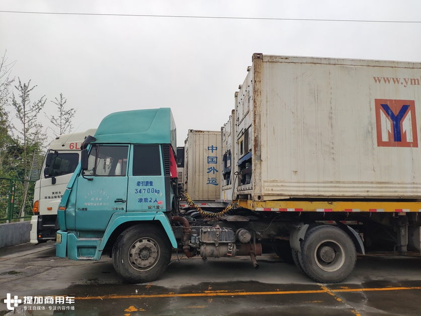 偶遇运营11年的陕汽奥龙，配置在当年非常的先进，现在看依然经典 - 第4张