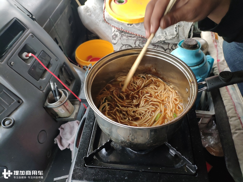 偶遇运营11年的陕汽奥龙，配置在当年非常的先进，现在看依然经典 - 第5张