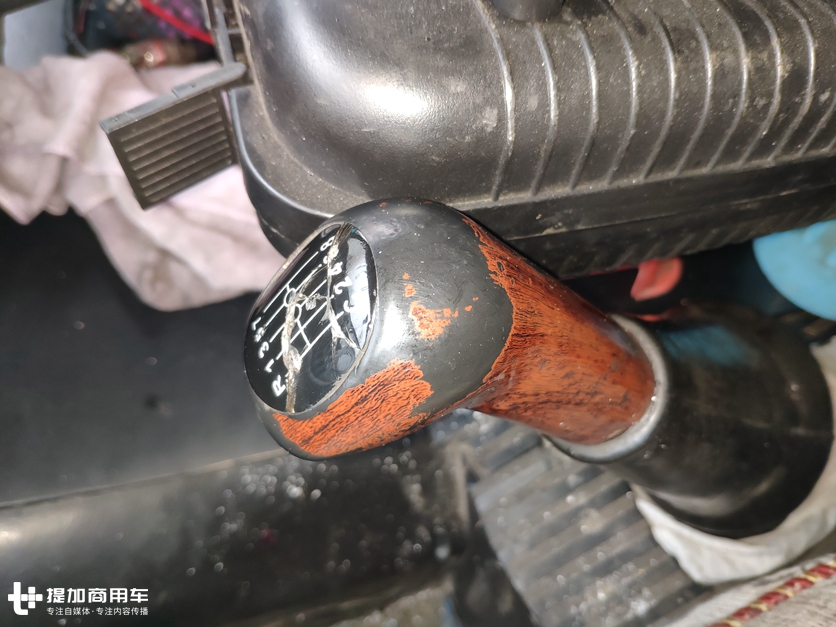 偶遇运营11年的陕汽奥龙，配置在当年非常的先进，现在看依然经典 - 第10张