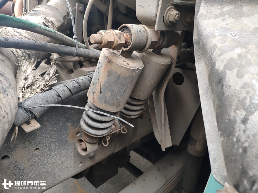 偶遇运营11年的陕汽奥龙，配置在当年非常的先进，现在看依然经典 - 第13张