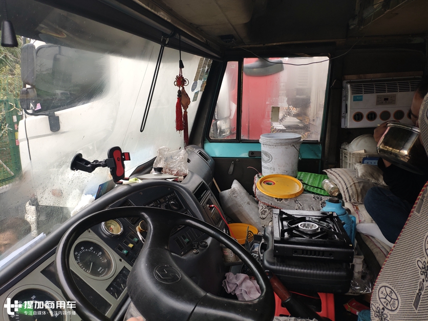 偶遇运营11年的陕汽奥龙，配置在当年非常的先进，现在看依然经典 - 第15张