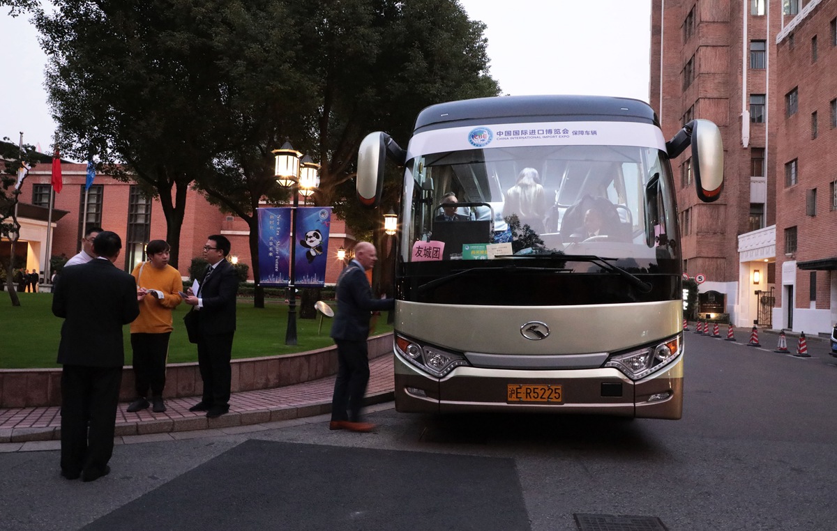 展中国制造风采 行大国之礼 ——金龙客车全面护航第二届进博会 - 第5张 - 提加商用车网 展中国制造风采 行大国之礼 ——金龙客车全面护航第二届进博会 - 第5张