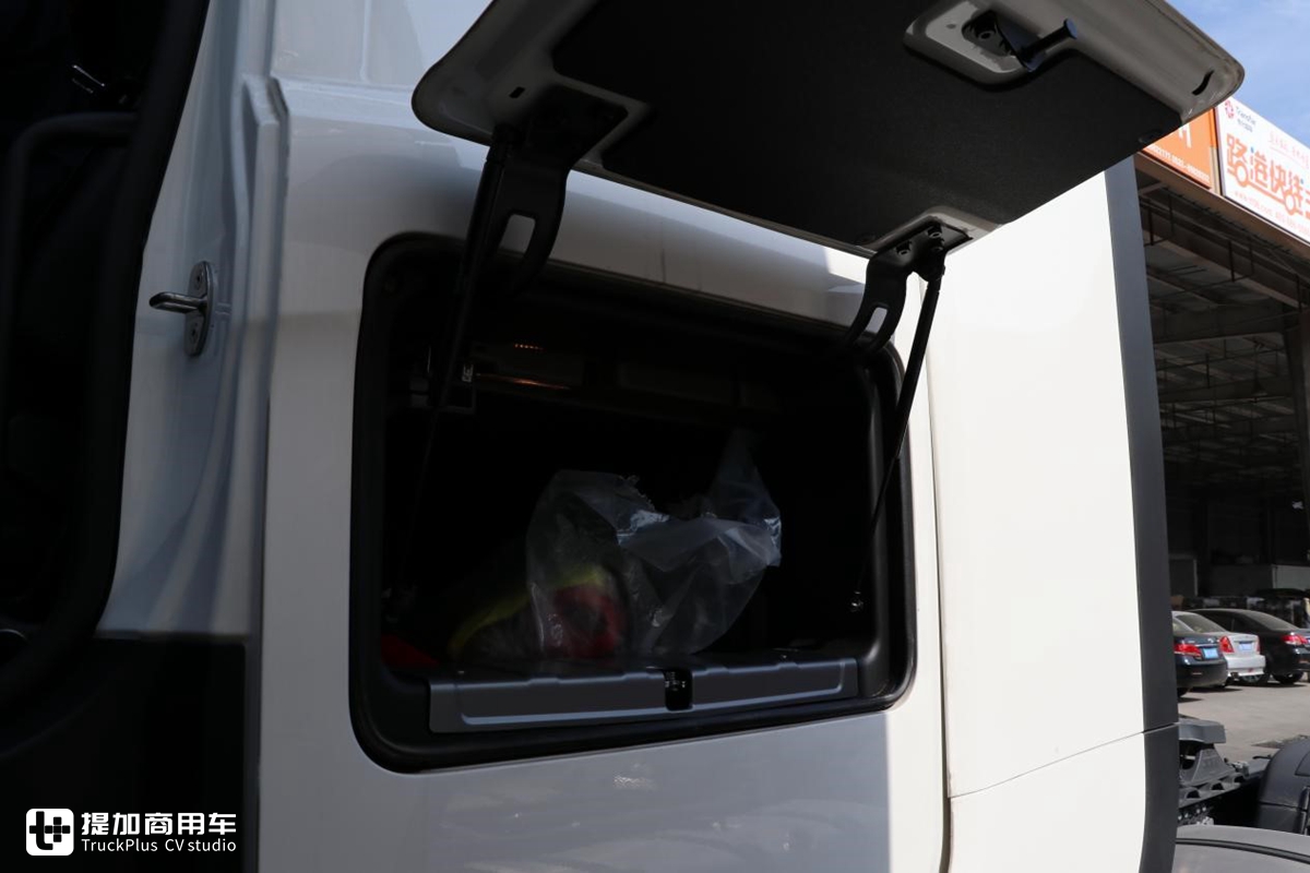 新款斯堪尼亚卡车的入门车型,据说60万出头就能买到,GN410深度评测 - 第9张 - 提加商用车网 新款斯堪尼亚卡车的入门车型,据说60万出头就能买到,GN410深度评测 - 第9张
