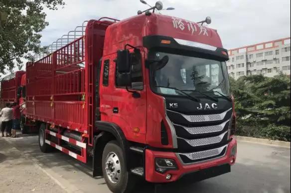 格尔发4×2中体载货车专为快递打造,中、短途货运王者 - 第1张 - 提加商用车网 格尔发4×2中体载货车专为快递打造,中、短途货运王者 - 第1张
