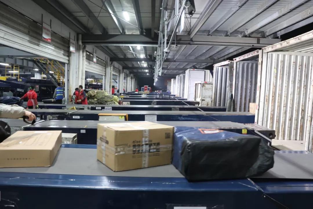 沃尔沃与百世快递联手为快递运输保驾护航