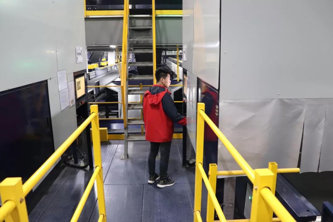 沃尔沃与百世快递联手,为快递运输保驾护航 - 第16张 - 提加商用车网 沃尔沃与百世快递联手,为快递运输保驾护航 - 第16张