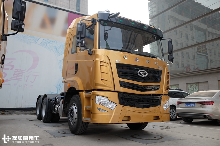 驾驶室被钢梁冲出十几米，司机只受轻伤，华菱重卡为何这么强？ - 第6张