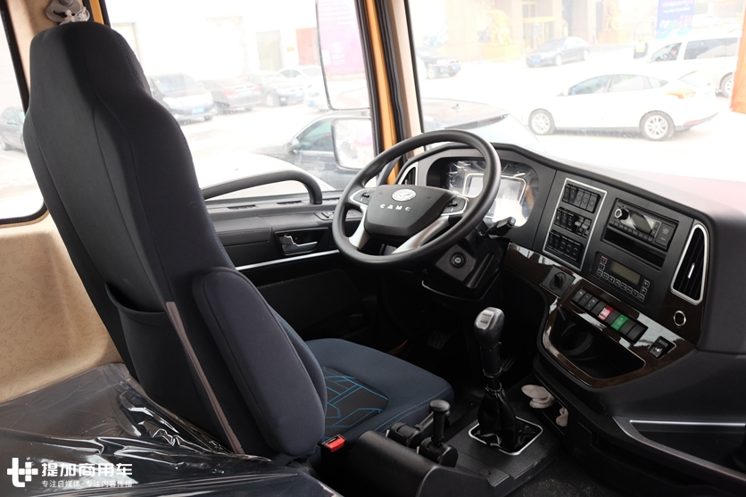 驾驶室被钢梁冲出十几米，司机只受轻伤，华菱重卡为何这么强？ - 第8张