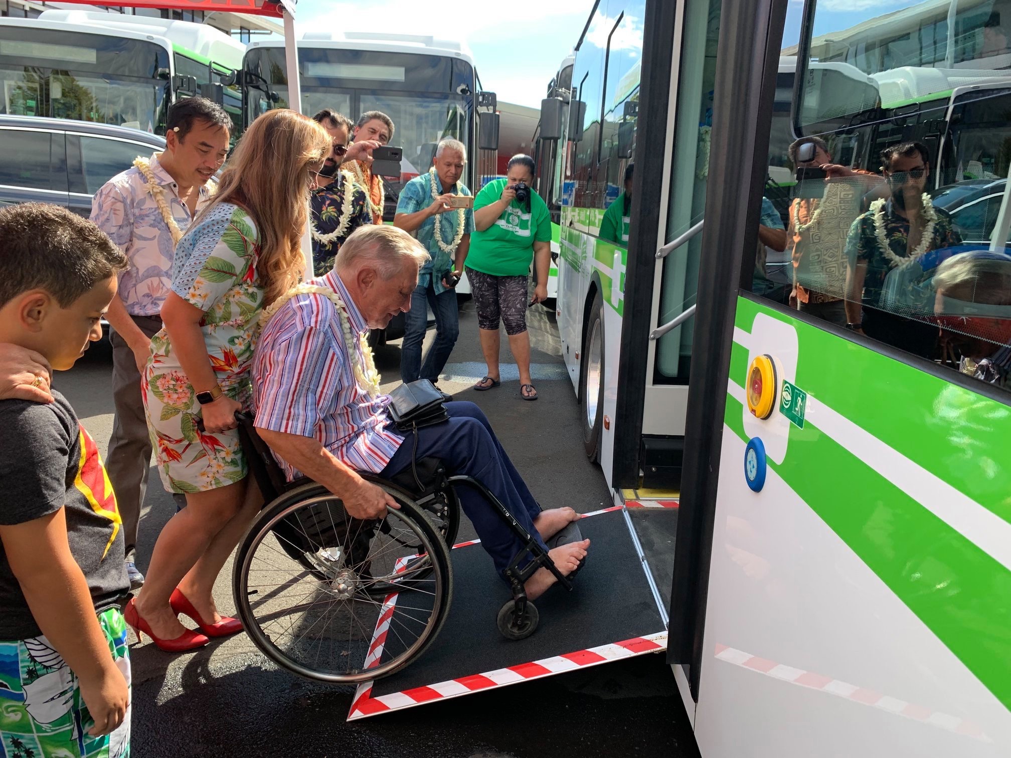 总统见证!大溪地这个“海岛中的爱马仕”迎来首批纯电动大巴 - 第4张 - 提加商用车网 总统见证!大溪地这个“海岛中的爱马仕”迎来首批纯电动大巴 - 第4张