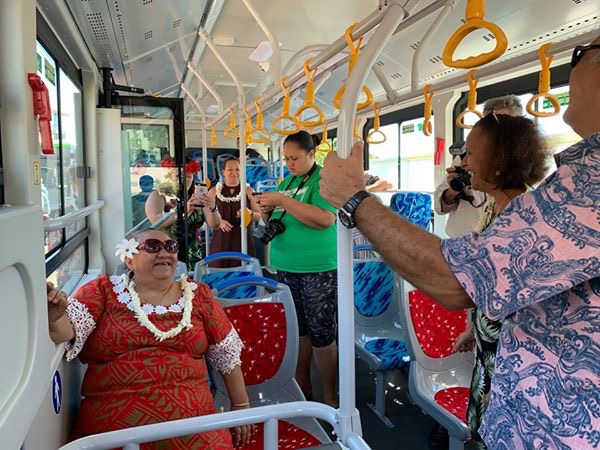 总统见证!大溪地这个“海岛中的爱马仕”迎来首批纯电动大巴 - 第2张 - 提加商用车网 总统见证!大溪地这个“海岛中的爱马仕”迎来首批纯电动大巴 - 第2张