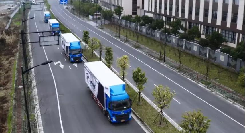 京东、顺丰、邮政都在用，这个双十一乘龙快递车你见到几辆？ - 第1张