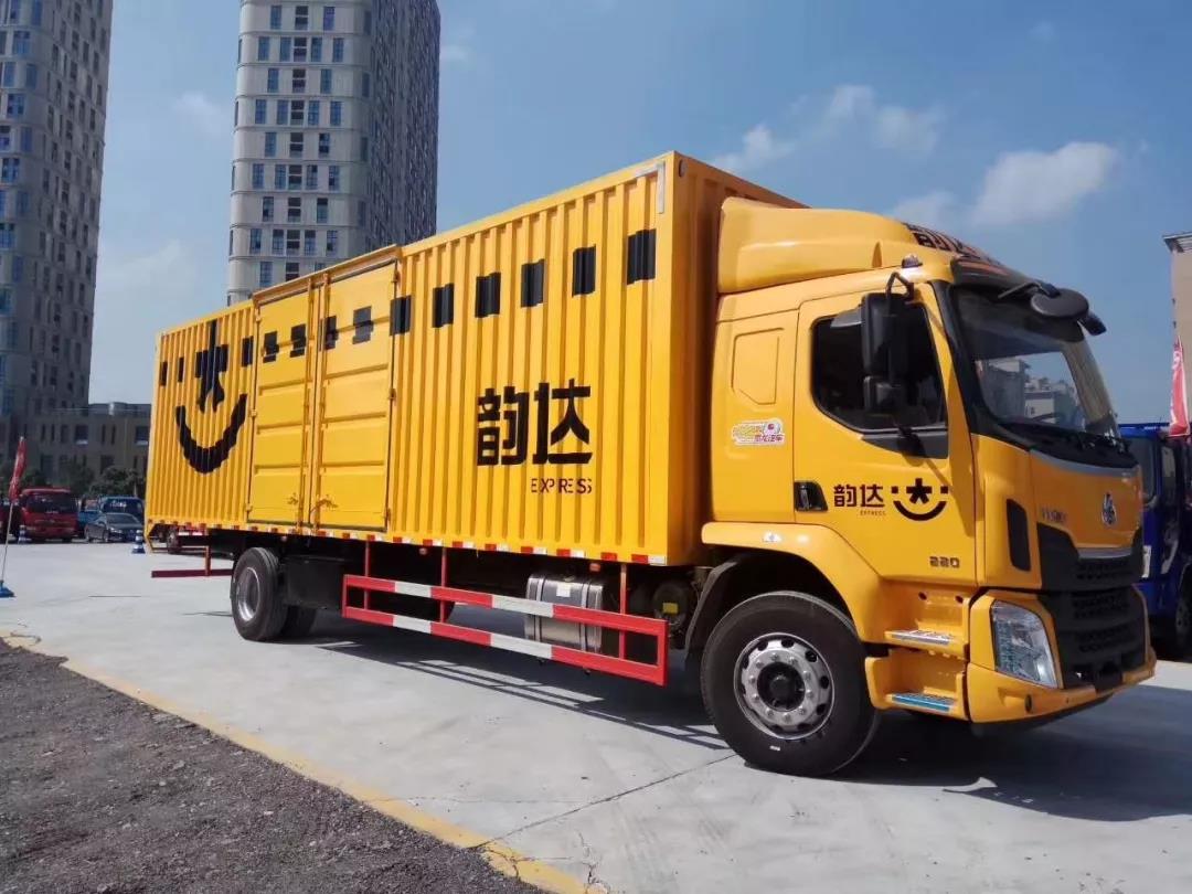 京东、顺丰、邮政都在用，这个双十一乘龙快递车你见到几辆？ - 第3张