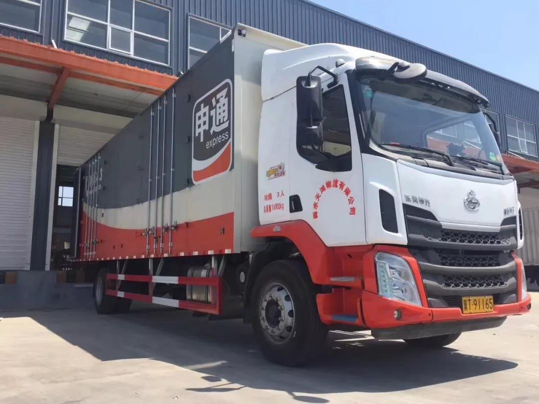 京东、顺丰、邮政都在用，这个双十一乘龙快递车你见到几辆？ - 第11张