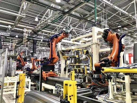 上汽红岩,一个走向民用、进军高端、 迈入国际的中国卡车品牌 - 第11张 - 提加商用车网 上汽红岩,一个走向民用、进军高端、 迈入国际的中国卡车品牌 - 第11张
