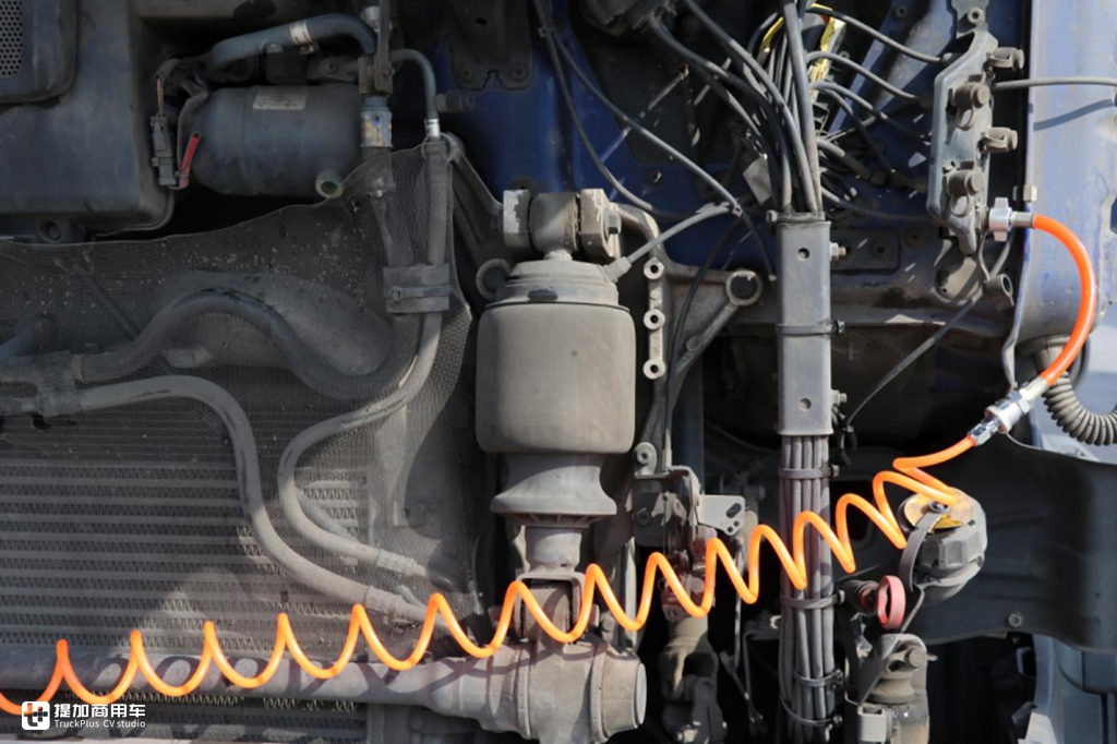 这款卡车连安全气囊都配上了,少见的斯堪尼亚主动安全版实拍解析 - 第5张 - 提加商用车网 这款卡车连安全气囊都配上了,少见的斯堪尼亚主动安全版实拍解析 - 第5张