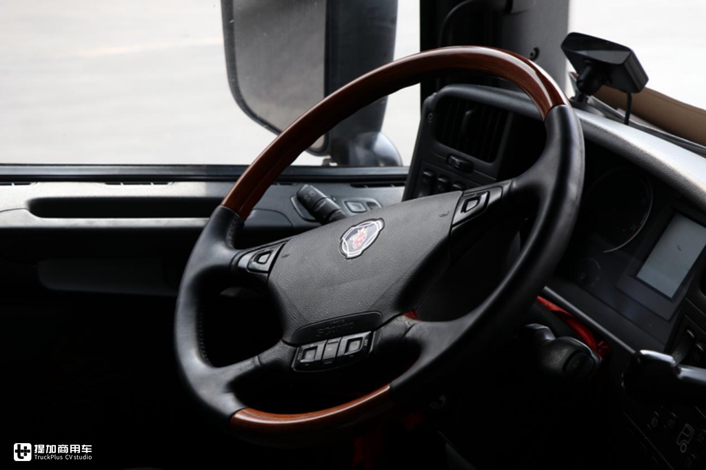这款卡车连安全气囊都配上了,少见的斯堪尼亚主动安全版实拍解析 - 第9张 - 提加商用车网 这款卡车连安全气囊都配上了,少见的斯堪尼亚主动安全版实拍解析 - 第9张