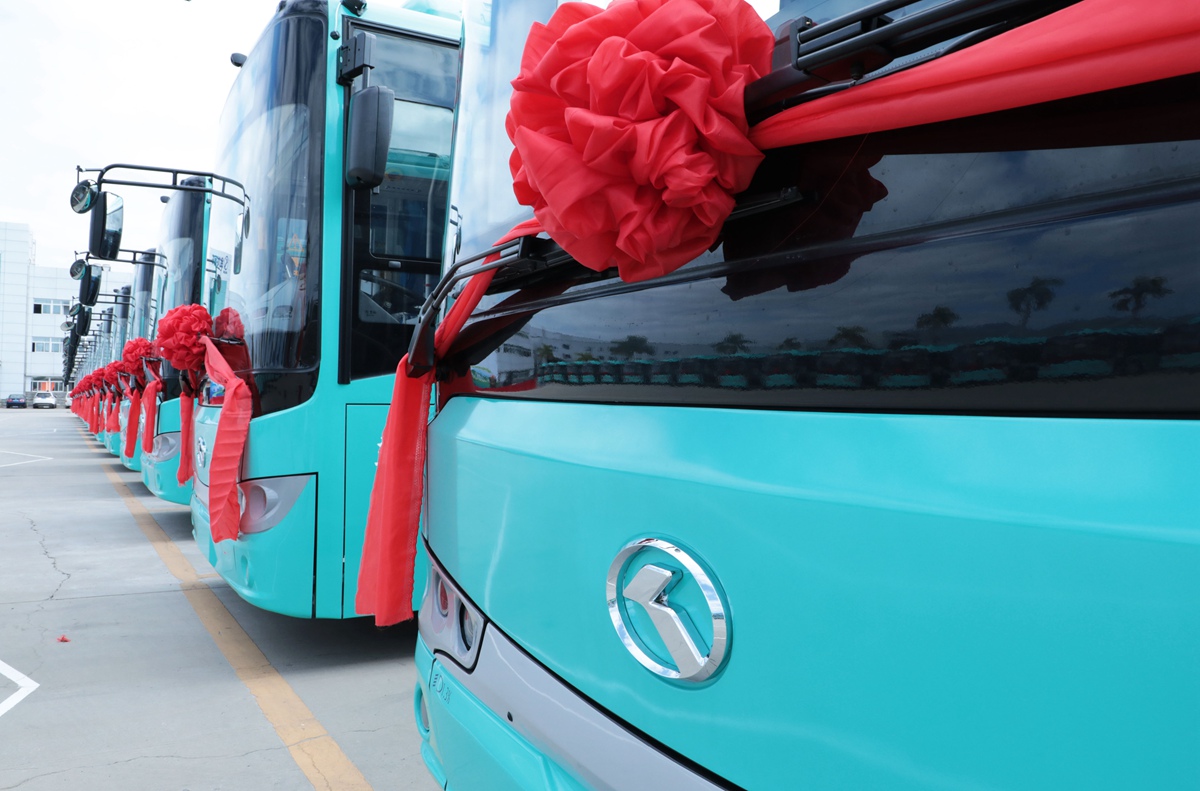 110辆金龙高端纯电动公交驶入盐城，成为绿色出行新风景 - 第5张
