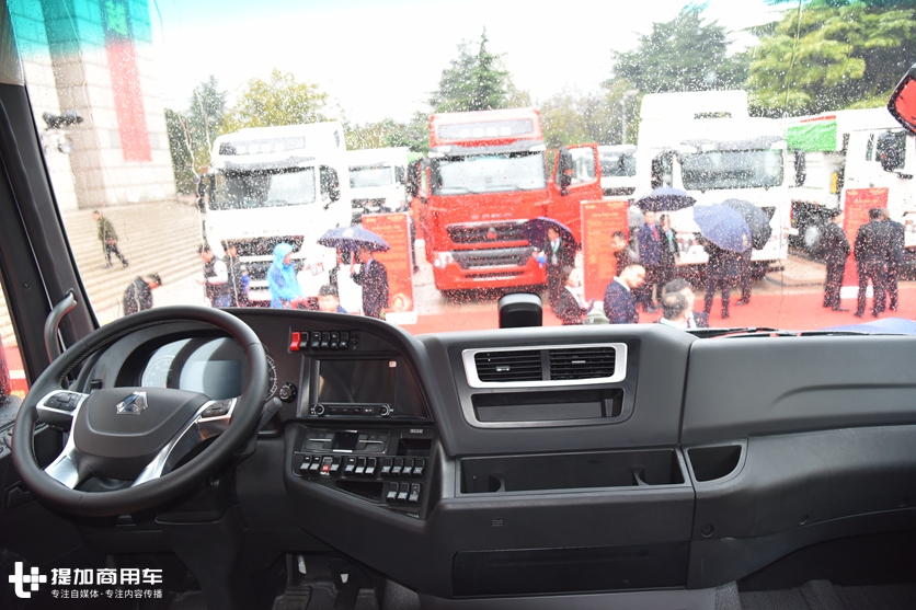 国六版重汽汕德卡再升级,采用600马力发动机,驾驶室也更舒适了 - 第4张 - 提加商用车网 国六版重汽汕德卡再升级,采用600马力发动机,驾驶室也更舒适了 - 第4张
