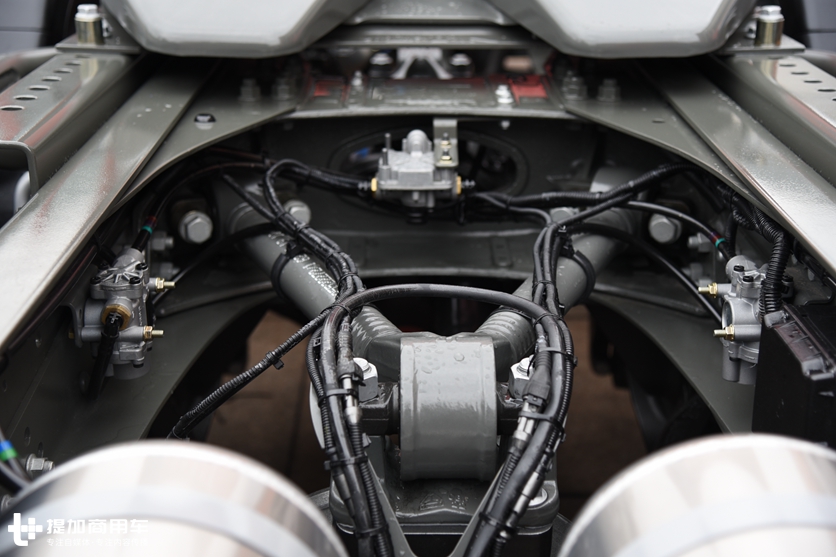 2020款豪沃T7H亮相，配了重汽自动挡变速箱，自重也降到了7.9吨！ - 第15张