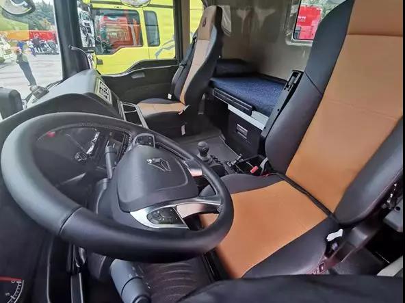 2020款汕德卡怎么样?动力升级真正600马力,驾驶室空间也加大了 - 第4张 - 提加商用车网 2020款汕德卡怎么样?动力升级真正600马力,驾驶室空间也加大了 - 第4张