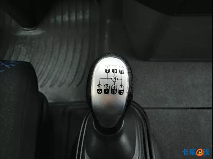 5h发动机相配的,是重汽豪沃12挡手动变速箱.