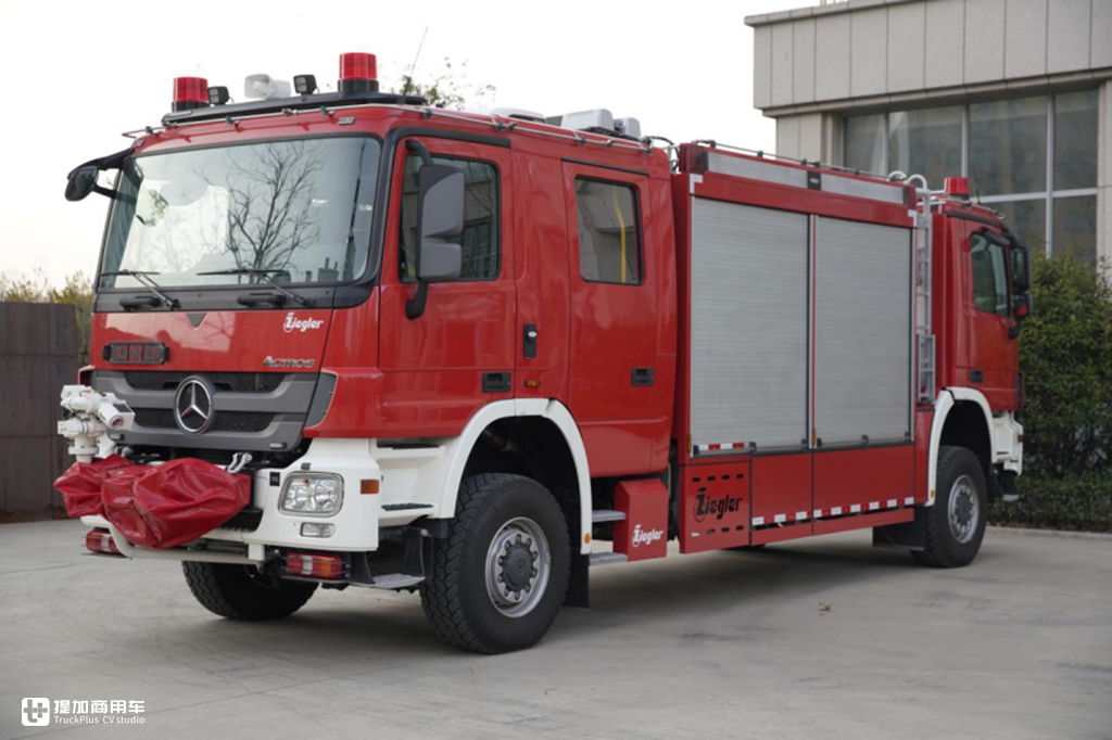 能走回头路少见的双向驾驶卡车齐格勒双头隧道消防车实拍