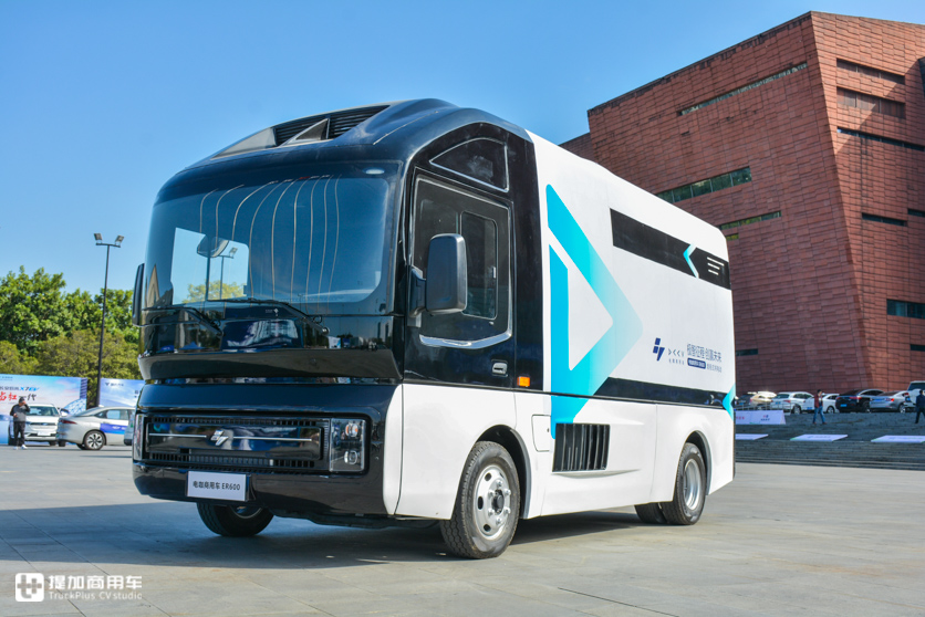 外观设计很未来,续航超600公里,电咖商用车ER600新能源物流车实拍评测 - 第1张 - 提加商用车网 外观设计很未来,续航超600公里,电咖商用车ER600新能源物流车实拍评测 - 第1张