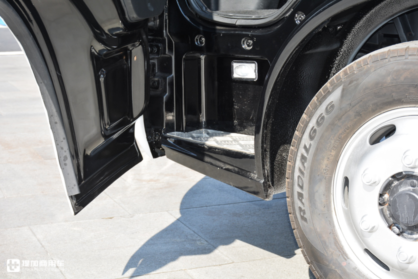 外观设计很未来,续航超600公里,电咖商用车ER600新能源物流车实拍评测 - 第11张 - 提加商用车网 外观设计很未来,续航超600公里,电咖商用车ER600新能源物流车实拍评测 - 第11张