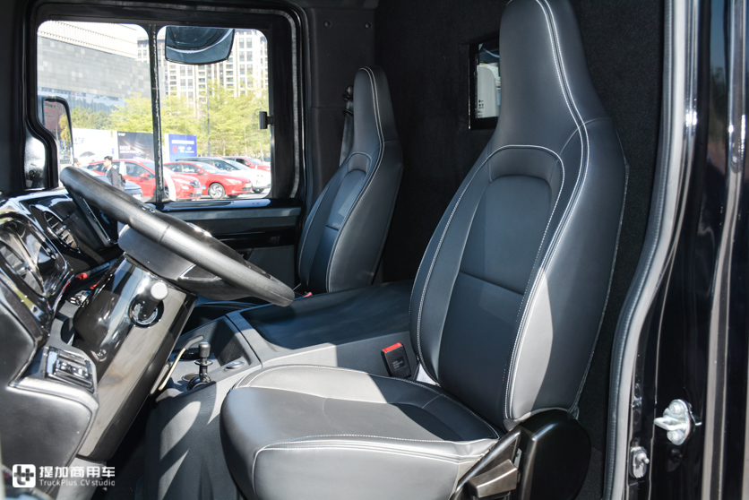 外观设计很未来,续航超600公里,电咖商用车ER600新能源物流车实拍评测 - 第20张 - 提加商用车网 外观设计很未来,续航超600公里,电咖商用车ER600新能源物流车实拍评测 - 第20张