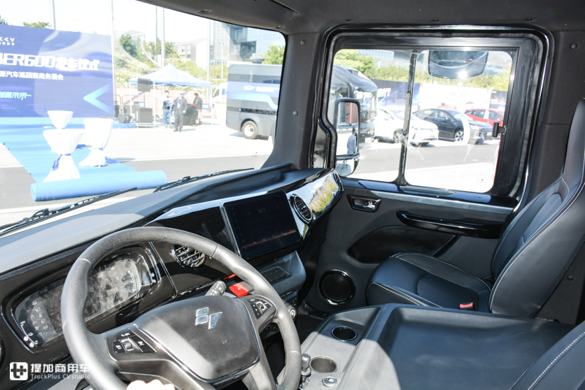 外观设计很未来,续航超600公里,电咖商用车ER600新能源物流车实拍评测 - 第13张 - 提加商用车网 外观设计很未来,续航超600公里,电咖商用车ER600新能源物流车实拍评测 - 第13张