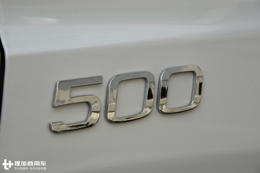 德龙X6000中置轴载货车亮相,电子手刹加入,刷新载货车最高配置 - 第4张 - 提加商用车网 德龙X6000中置轴载货车亮相,电子手刹加入,刷新载货车最高配置 - 第4张