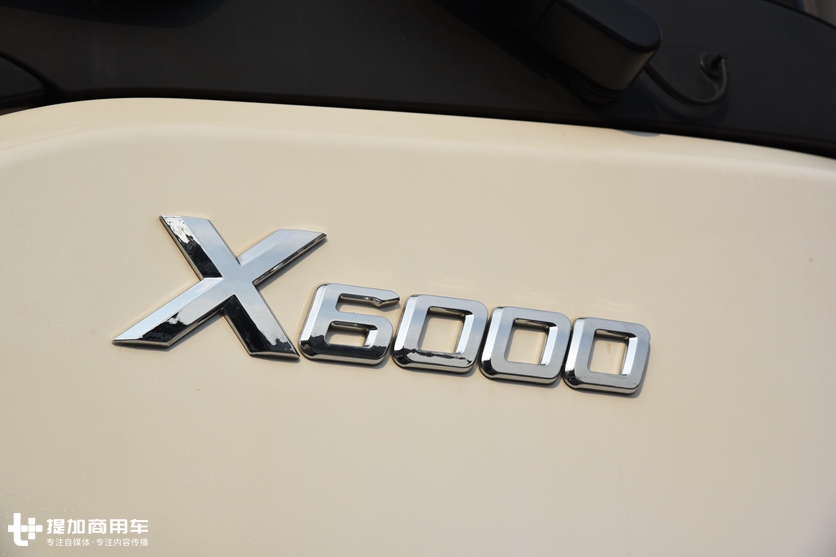 德龙X6000中置轴载货车亮相，电子手刹加入，刷新载货车最高配置
