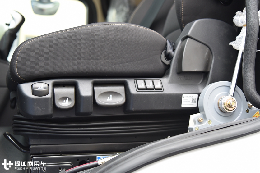 陕汽打造的下一代搅拌车,最高节油20%,混动版德龙M6000搅拌车实拍讲解 - 第13张 - 提加商用车网 陕汽打造的下一代搅拌车,最高节油20%,混动版德龙M6000搅拌车实拍讲解 - 第13张