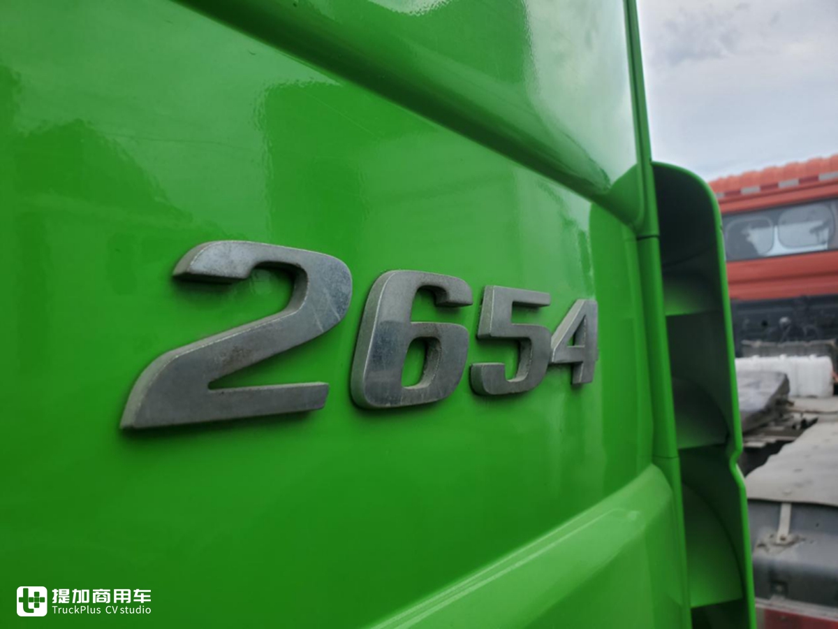 退役的日版奔驰卡车实拍，V8动力+气囊悬架，在当年可是不容小觑 - 第7张